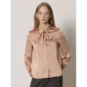 [하프클럽/]홀리데이 에디션 새틴 타이 블라우스 (택가격178000원)