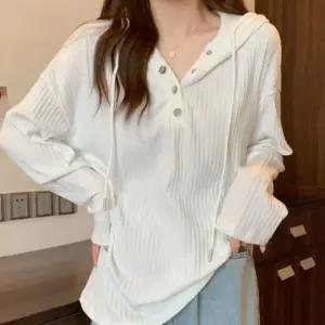 [라일리여성의류] Rly 여성 스타일 골지 버튼 포인트 루즈핏 후드 티셔