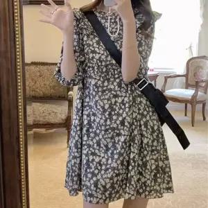 플라워 패턴 넥프릴 쉬폰 원피스 A라인 미니한 길이감