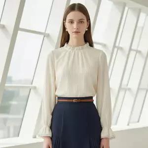 [하프클럽/]모즈니 러플 하이넥 블라우스_RF1BL054