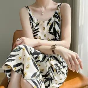 여성 휴양지 여름 쉬폰 플로럴 롱 원피스 나시 민소매 여성 롱원피스 랩 반팔 비치 나시 민소매 쉬폰 룩