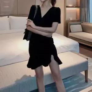 [옷은날개] 여성 블랙 튤립 브이넥 미니원피스 프릴 언발 트임