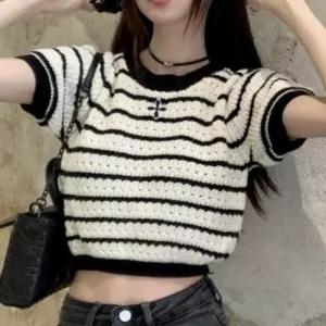 여성 예쁜 꽃잎 브로치 포인트 니트 크롭 얇은 티셔츠시스루 가오리루즈핏니트 스트라이프 캡니트 반팔 라