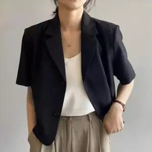 깔끔한두버튼 디자인 클래식하고 단정한 반팔정장자켓오피스룩 여름하객 데이트 페미닌스타일 트위드패션