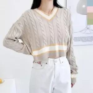 CAT 1001 여자 브이 라인 꽈배기 크롭 니트넥니트 여성 V넥 니트 과배기