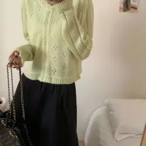 파스텔 펀칭 니트 가디건 데일리룩 귀여운 티니트스웨터 간절기 미니 봄신상 데이트 기본