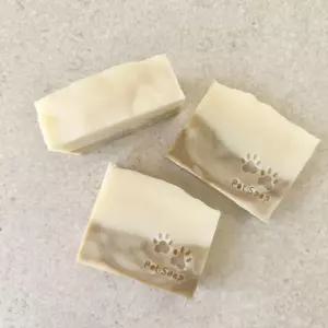 예민한 피부를 가진 강아지를 위한 천연수제비누 목욕 애견용