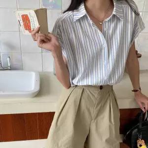 여성 세로 스트라이프 클래식 무드 반팔 셔츠 기본 남방 남방티 줄무늬 캐주얼