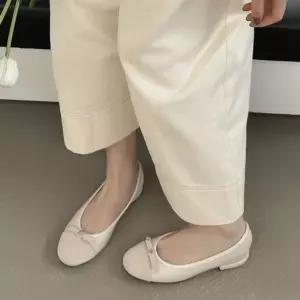 앞코 배색 쿠션 둥근 리본 플랫 슈즈 5SS하객구두 여성패션단화 여자 발편한