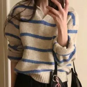 베이지앤블루 투톤 오픈카라 도톰니트스트라이프 한니트 여성 티셔츠 여자 데일리