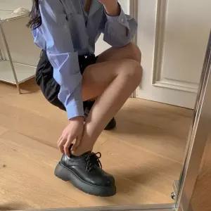 모던 슈즈 통굽 플랫 워커 여성 데일리 로퍼