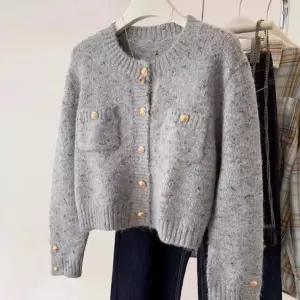 금장단추 그레이톤 소프트 가디건 정장 오피스룩 니트 자수 겨울 단추 크롭