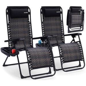 세렌라이프 무중력 라운지 의자 세트 2013년형 야외 리클라이닝 파티오 2개 세트, 라탄 사이드 테이블, 컵 홀더 및 베개 접이식 잔디 의자로 가구, 정원, 해변 또는 실내 휴식 공간을 제공합니다