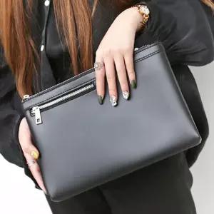 남녀공용 심플 크로스 클러치백 가벼운 외출 코디여성백 가죽 손가방 슬림 패션백 미니백 크러치 크러치백