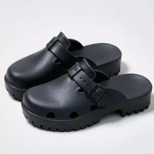 인기상품 구멍 포인트 통기성 좋은 여성용 버클 슬리퍼 [WF8AB48_260403]