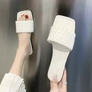 인기상품 심플 꽈배기 꼬임 패턴 여성 사각코 슬리퍼 [WF8CCBF_260403]