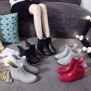 인기상품 트렌디여성 패션 심플느낌 미니멀 여성용 숏레인부츠 [WF8E8A8_260403]