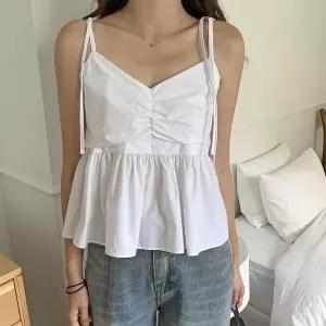 [하프클럽/옷자락]여성 러블리 하트넥 셔링 플레어 나시 블라우스