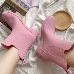 인기상품 슬림앞코 절개라인 포인트 세련된 여성미들 레인부츠 [WF8E93C_260403]