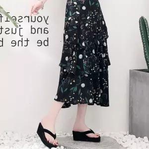 인기상품 심플 스타일리쉬 여성스러운 통굽 웨지힐 슬리퍼 [WF8E933_260403]