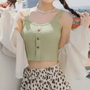 [라일리여성의류] Rly 스퀘어넥 골지 버튼 크롭탑 트롭 나시 민소매 티