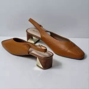 [탠디]120042SB4 여성 브이컷 슬링백 4cm 로우힐 편한 출근 구두