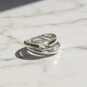 [신상오픈런]여성용 미드나잇 실버 꼬임 레이어드 각인 링 (47364879)