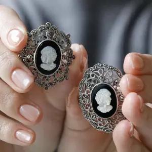 [제이로렌]바이데이지 카메오 마카사이트 실버 브로치 Bb0458