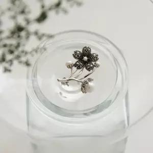 [제이로렌]바이데이지 진주 플라워 마카사이트 실버 브로치 Bb0464