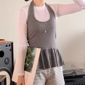 여자 슬림핏 백리스 U넥 홀터네크 줄무늬 프릴 나시