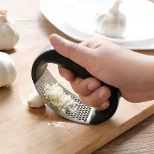 쓱 누르면 끝나는 마늘다지기 수동마늘다지기