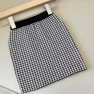 [옷은날개] 여성 하운드투스 체크 패턴 미니스커트 니트 숏스커트