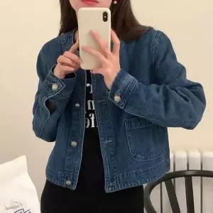 [JHP1QRQ9_53DU]예쁜 라운드 카라 단추 데님 셔츠 청자켓 (32663143A)