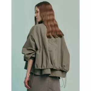 [하프클럽/마쟈]자수포인트 스트링 크롭 야상 점퍼