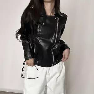 ONM 여자 블랙 유광 크롭 슬림핏 레더 라이더자켓