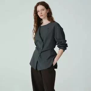 [온앤온](강남점)카울넥 사선 버튼 블라우스 NEW5AB826