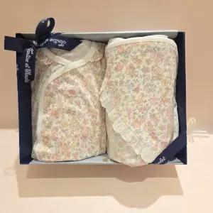 [롯데백화점]타티네쇼콜라 세레나배냇저고리+속싸개세트 TNPMAG023P-SET