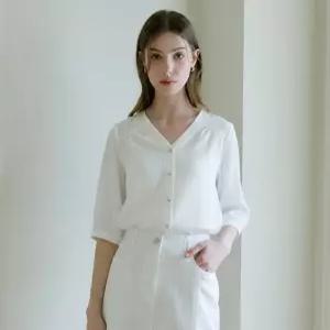 [스타필드 안성점 클라비스] V넥 블라우스 CVBWF3801M