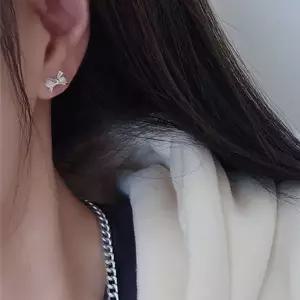 SE113 여성 리본 디자인 실버 이어링 여성 데일리 은 귀걸이 (실버 925)