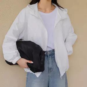 [시크폭스] 에클라 엠보 하이넥 후드 윈드점퍼_61JP1561