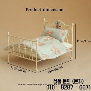 미니어처 시뮬레이션 가구 1:8 1:12 스케일 빈티지풍 철제 침대 길이 16cm 3피스 세트 포함 인형의 집 홈