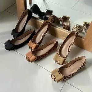 여자 30대 나들이룩 코디 레오파드 단화 플랫 슈즈