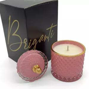 브리간티 향의 핑크 유리병 소이 캔들 캐리비안 티크우드 - 앰버와 샌달우드 천연 에센셜 오일이 함유된