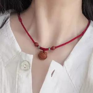 붉은색 실 행운목걸이 나무팬던트 패션 선물용 주얼리 고급 액세서리