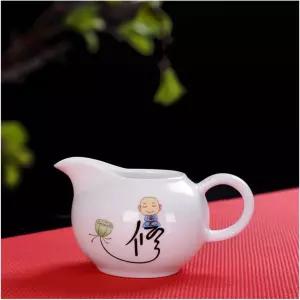 접시에 그레이비를 붓다 세라믹 티 커피 피처 크리에이티브 귀여운 몽크 작은 저그 디바이더 190ml V 모양