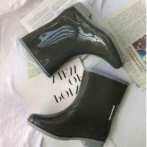 인기상품 테두리 배색 디테일 캐주얼 심플 여성 롱 레인부츠 [WF8E93B_260403]