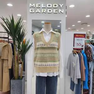 [멜로디가든]플라워 브이 조끼 (M4F8V110 베이지)_CA