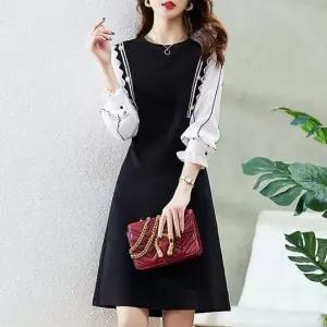 포인트룩 데일리룩 프릴 디자인 금색 단추 원피스