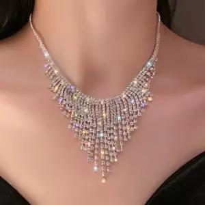 크리스탈 큐빅 목걸이 초커 원피스목걸이 여성목걸이 여성쵸커목걸이 여성초커목걸이 화려한목걸이 심플악