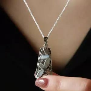 [제이로렌]바이데이지 자개 마카사이트 플라워 실버 목걸이 Bn0569